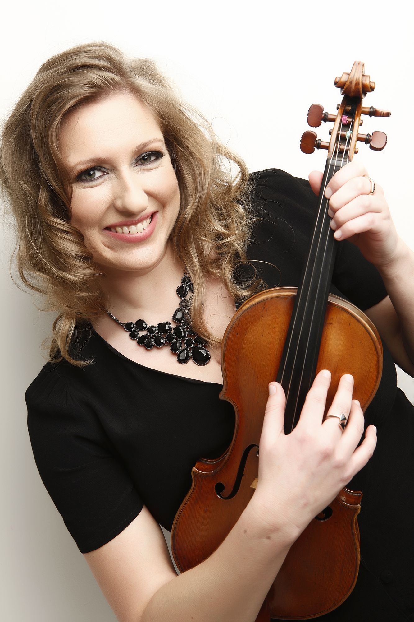 Seonaid Aitken with violin